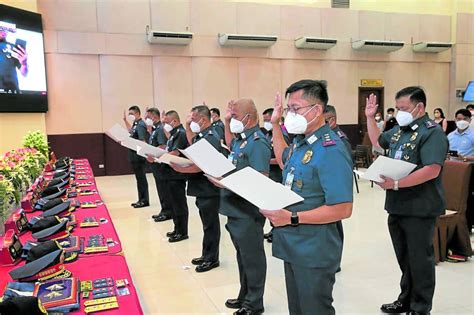 general sukat pnp|New PNP generals take oath .